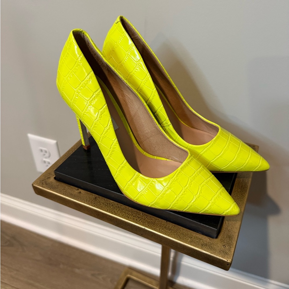 Steve Madden Vala-C neon yellow crocodile-embossed pumps - Picture 4 of 11